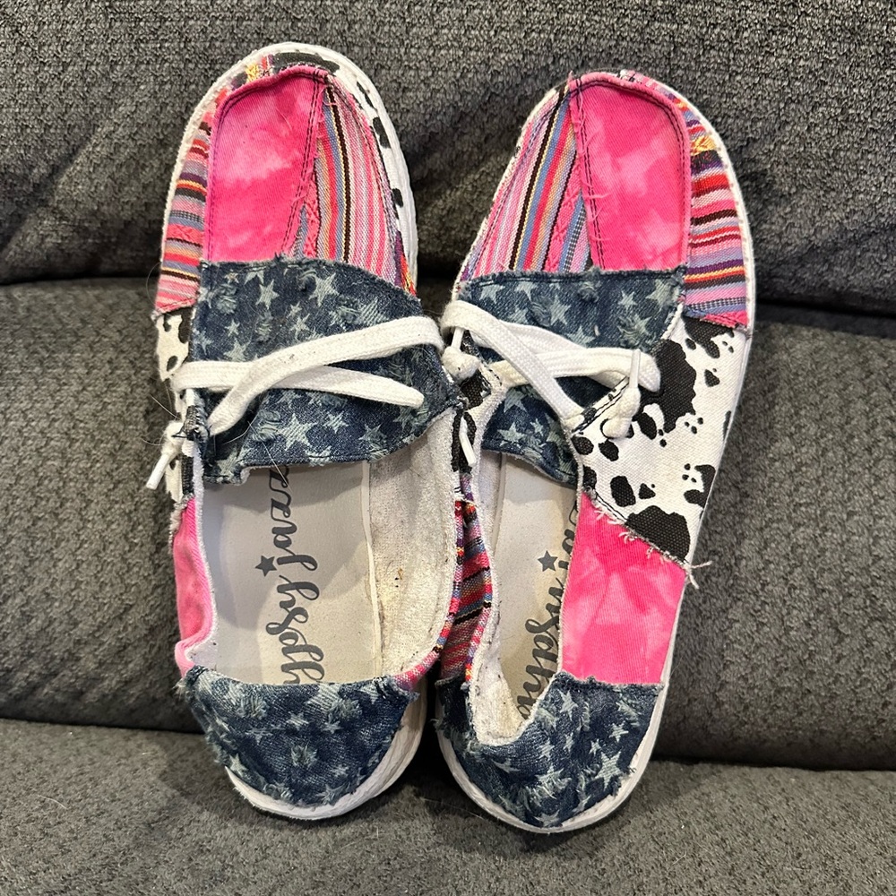 Gypsy Jazz Pink and Blue Slip-On Sneakers